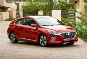 Top 10 xe sedan đẹp và tiết kiệm nhiên liệu nhất 2020